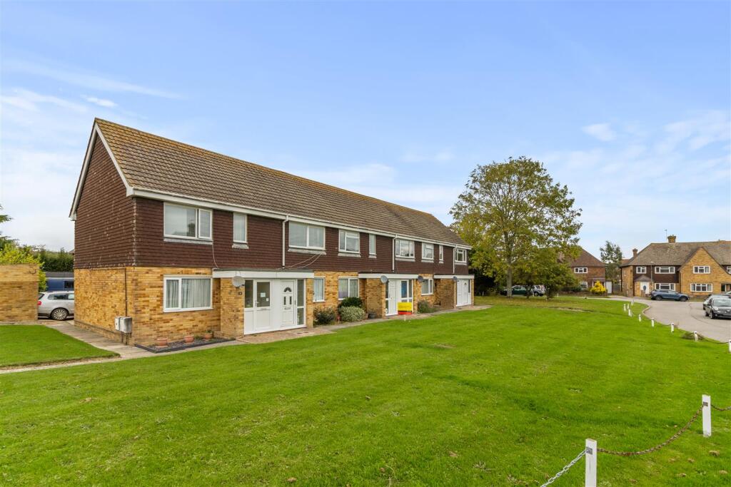 2-bed flat on Hawks Town Crescent, Hailsham, £200,000