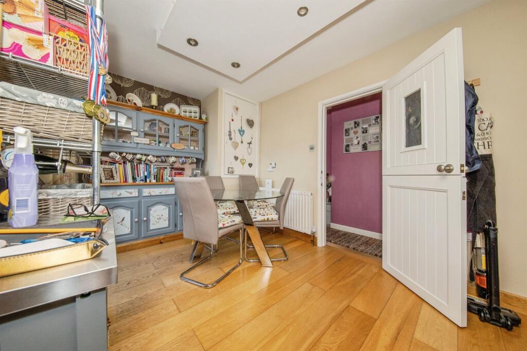 House in Clacton-on-Sea, St. Osyth - More