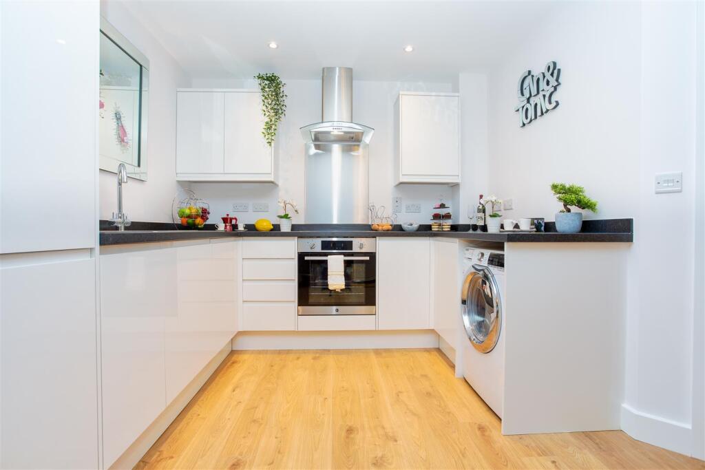Apartment in Redhill - View 4