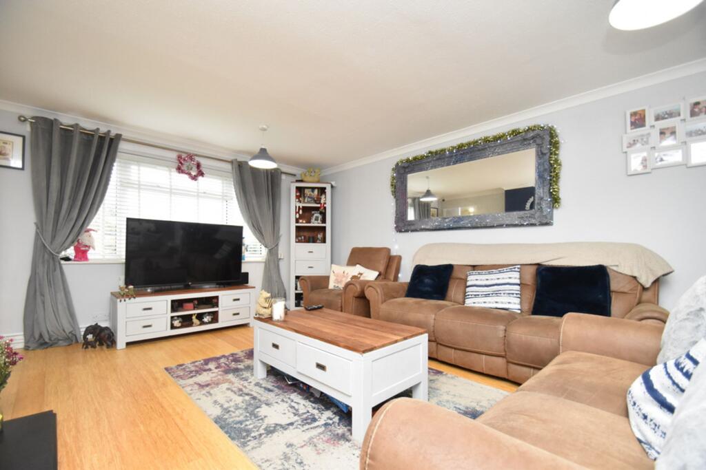 Bath Crescent, Wyton, PE28 photo 4