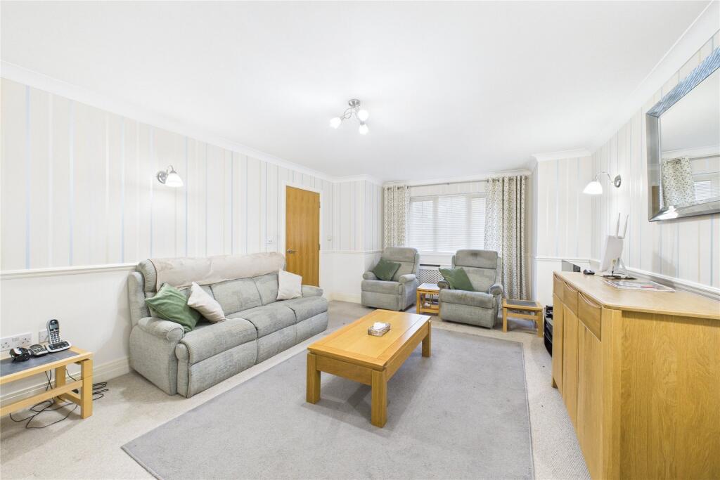 Village Close, Wokingham, Berkshire, RG41 photo 3