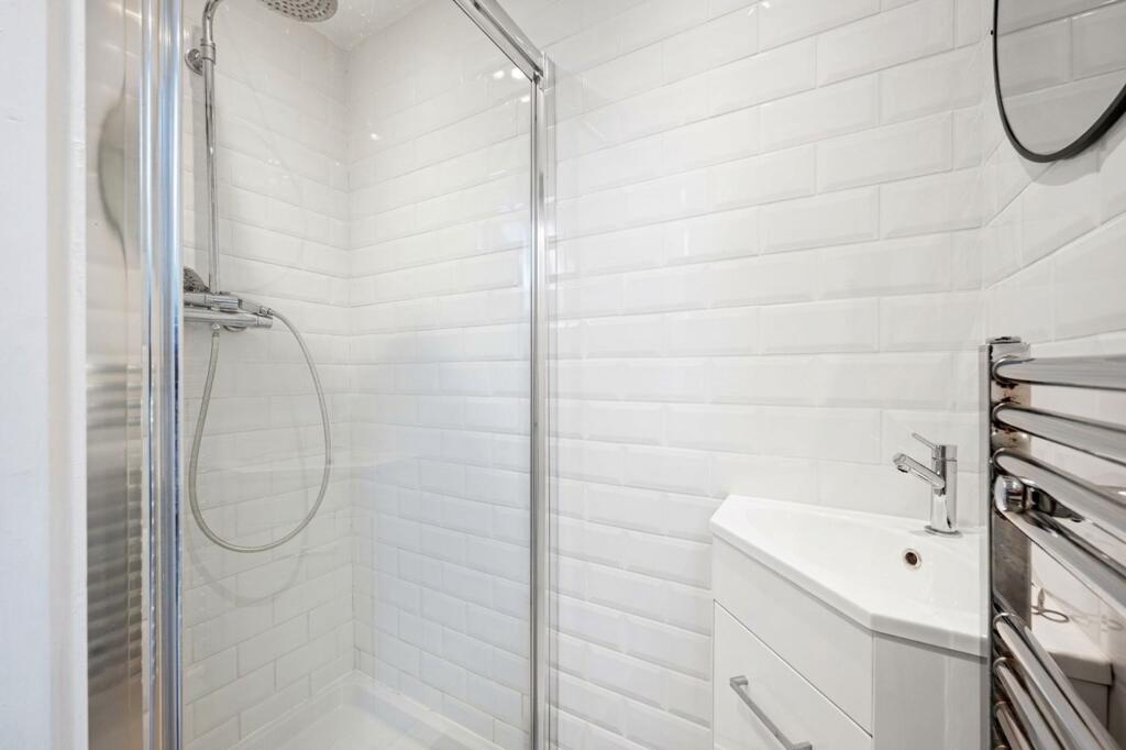 Apartment in Bromley - View 4