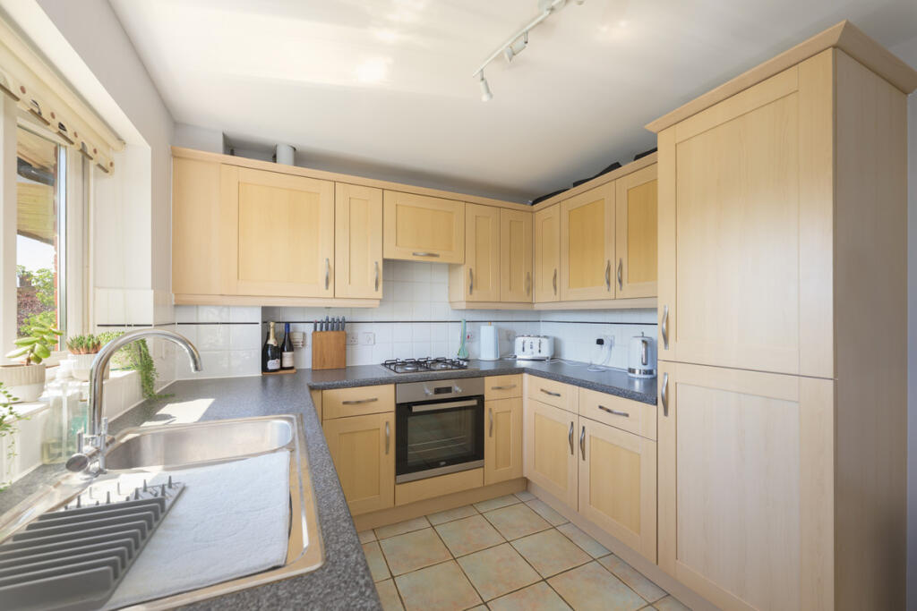 Apartment in Slough - More