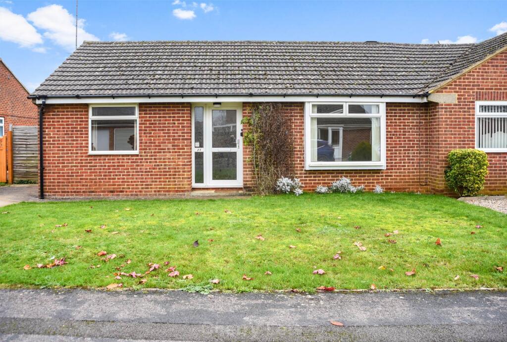 Main image of property: Cedar Close, Banbury, OX16