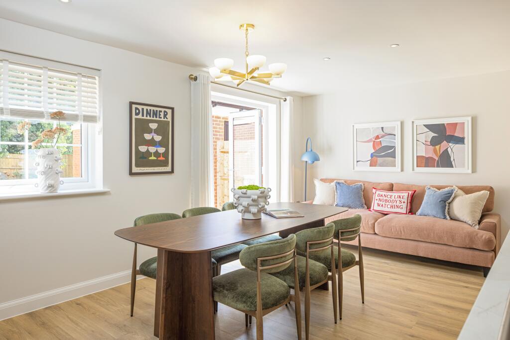 House in East Grinstead, Felbridge - View 3