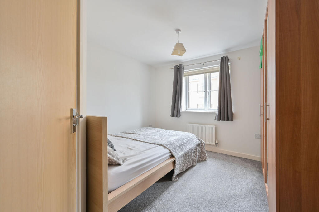 Apartment in Watford, Hertfordshire - More