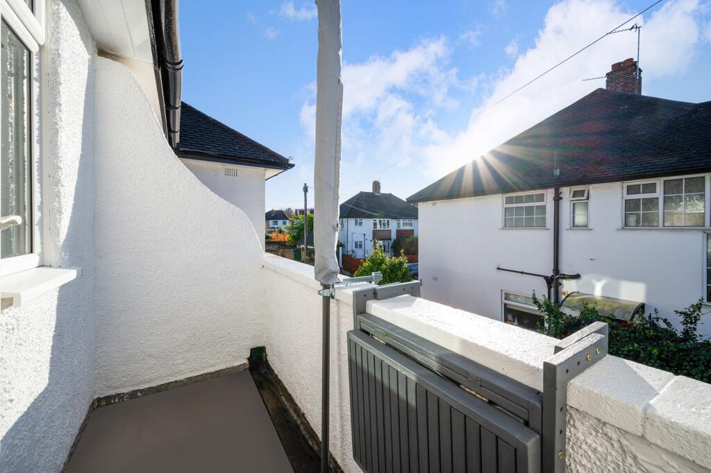 Apartment in London, Royal Borough of Kingston upon Thames - View 3