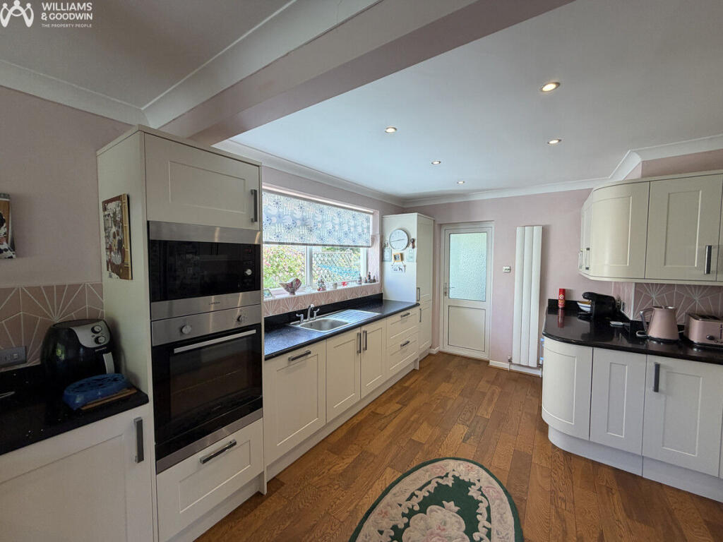 House in Llanfairpwllgwyngyll, Pentre Uchaf, Llanfair Pwllgwyngyll - View 4