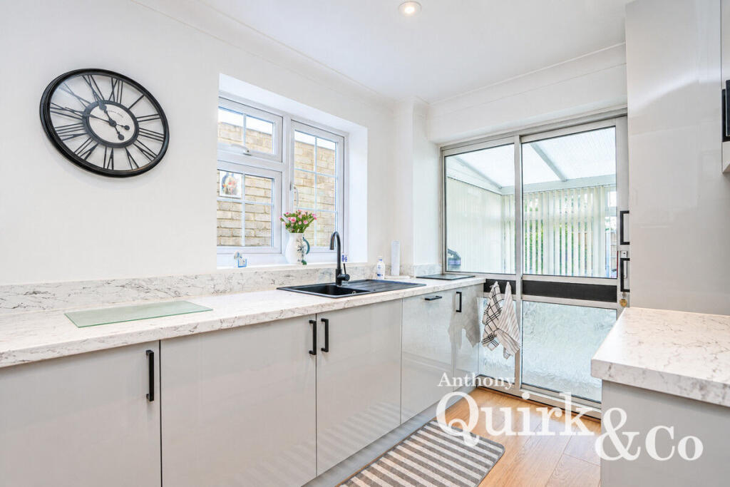 House in Southend-on-Sea - View 4