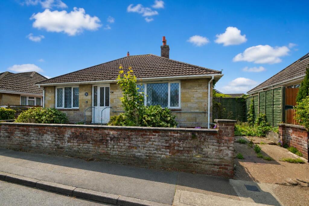 Main image of property: MODERNISATION REQUIRED * LAKE