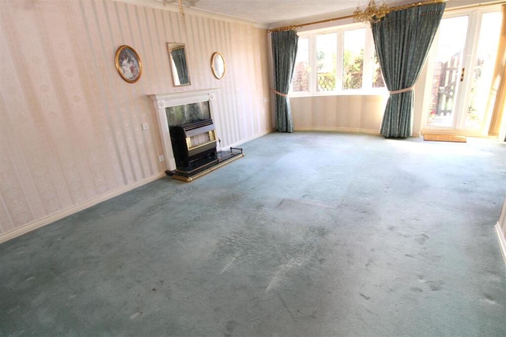 The Leas, Rustington, Littlehampton photo 2