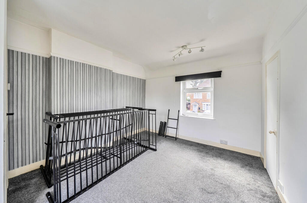 House in Luton - View 5