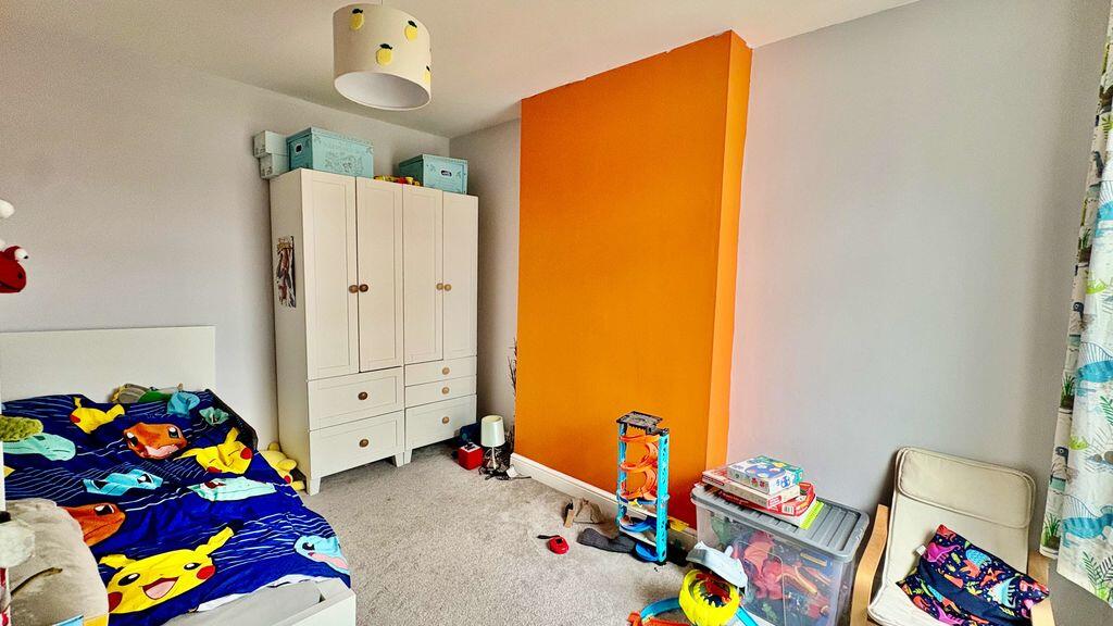 House in Lincoln, Lincolnshire - More