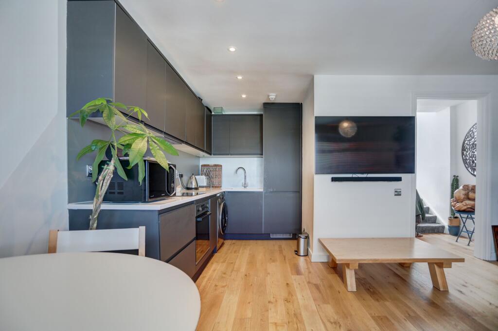 Apartment in Brighton - View 5