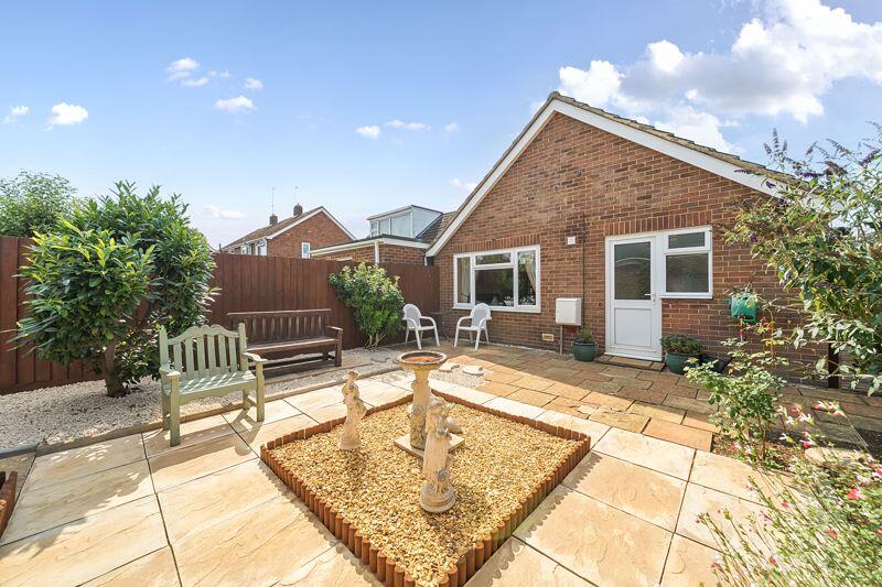Ashcroft Road, Banbury - NO ONWARD CHAIN photo 2