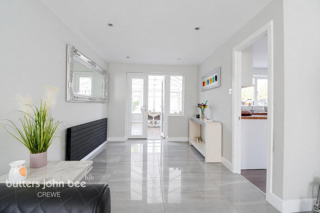 Thorn Tree Drive, Crewe photo 5
