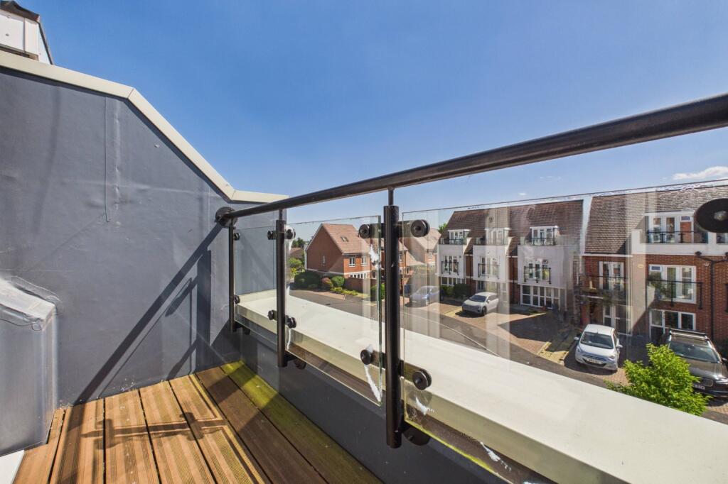 Kensal Green Drive, Maidenhead, Berkshire, SL6 photo 5