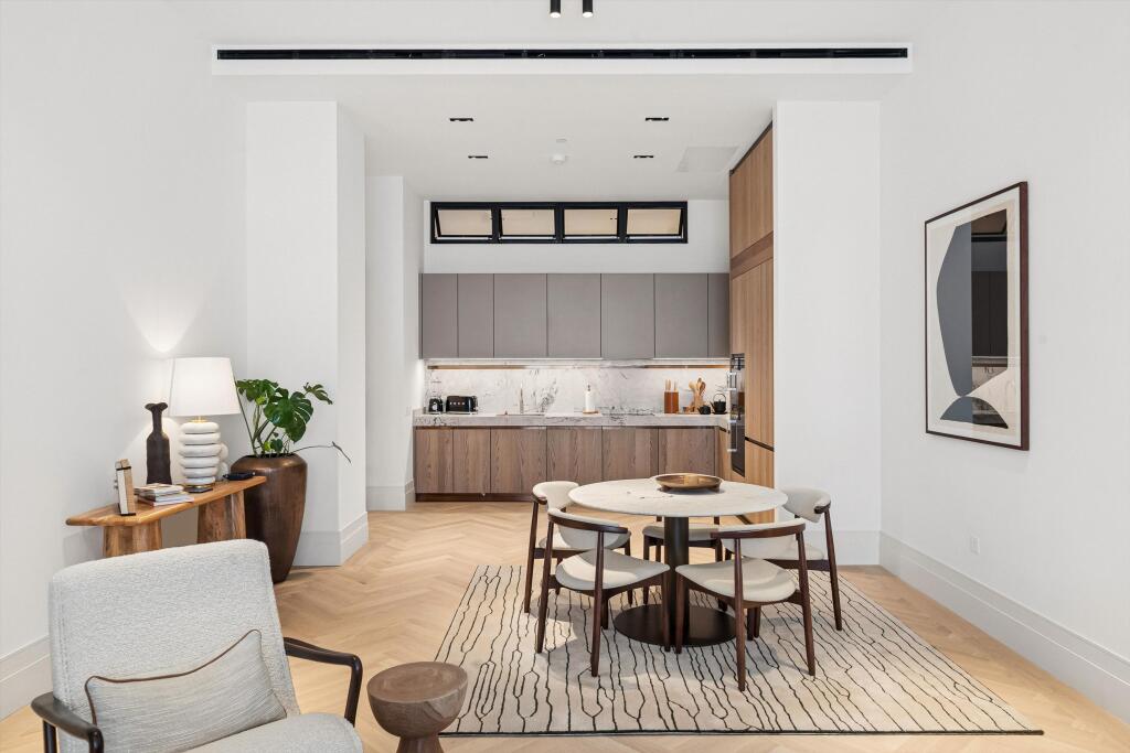 Apartment in London, City of Westminster - More