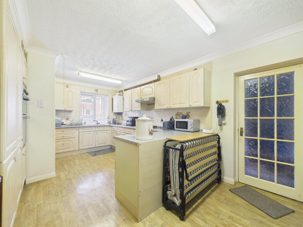 House in Horsham, West Sussex - View 5