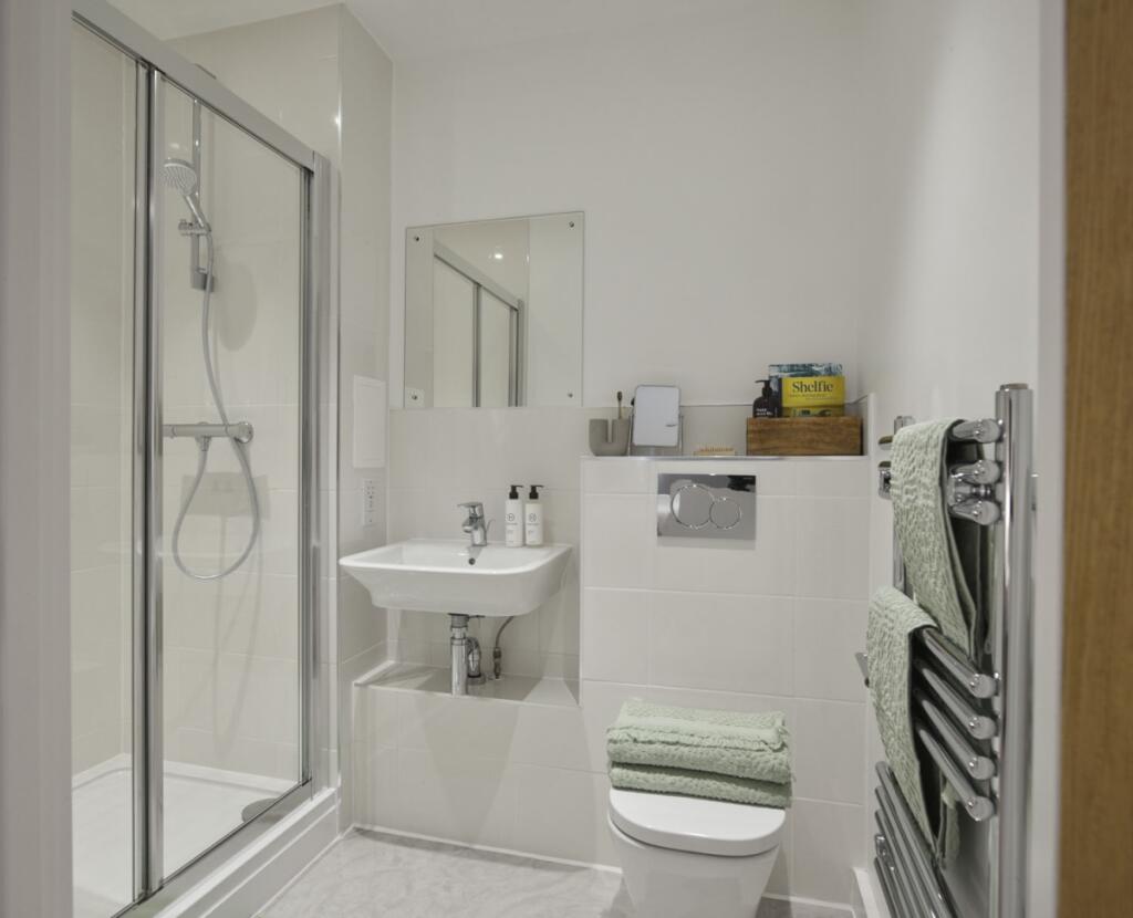 Apartment in Ilford - View 3