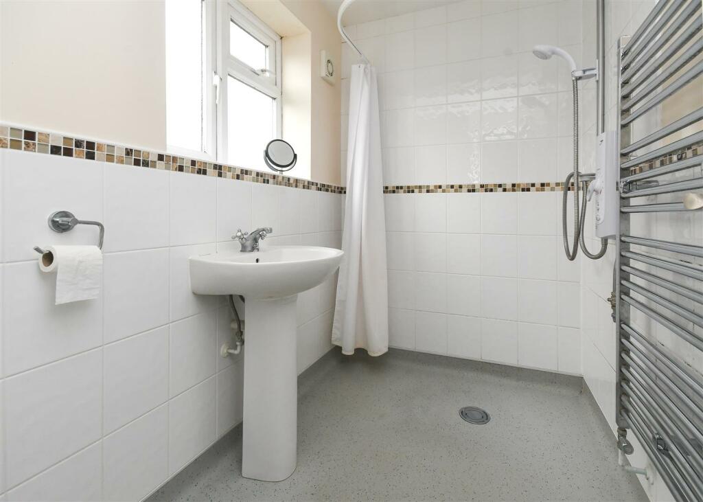 74 Meadow Lane, Wombourne, Wolverhampton photo 4