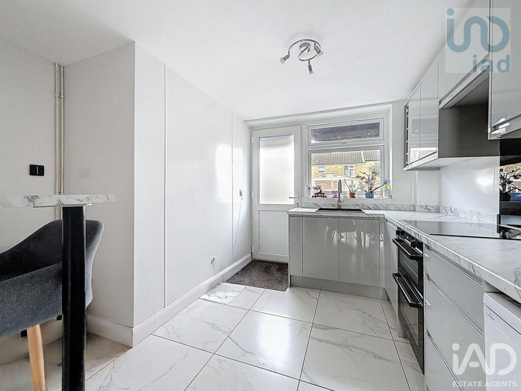 House in Harlow, Tye Green - More