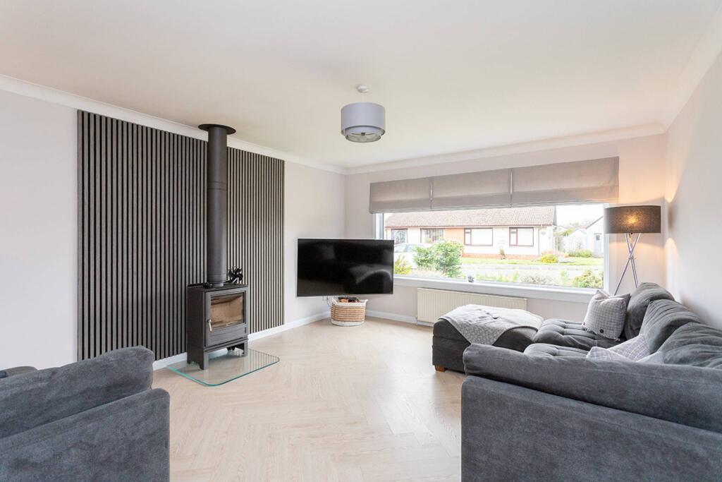 43 Brontonfield Drive, Bridge of Earn, Perth, PH2 9HX photo 2
