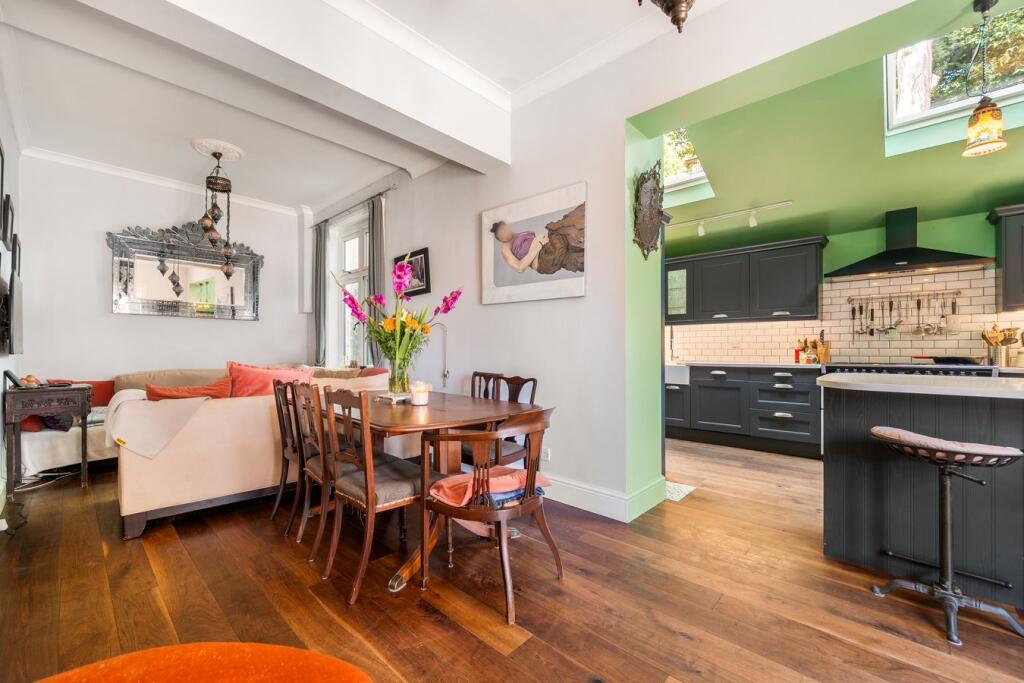 House in Stroud, Brimscombe and Thrupp - More