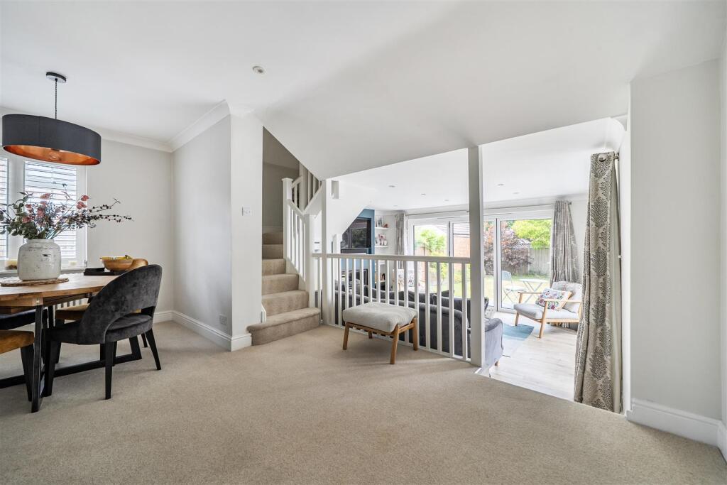 House in Crowthorne, Oakham Park, Wokingham - View 3