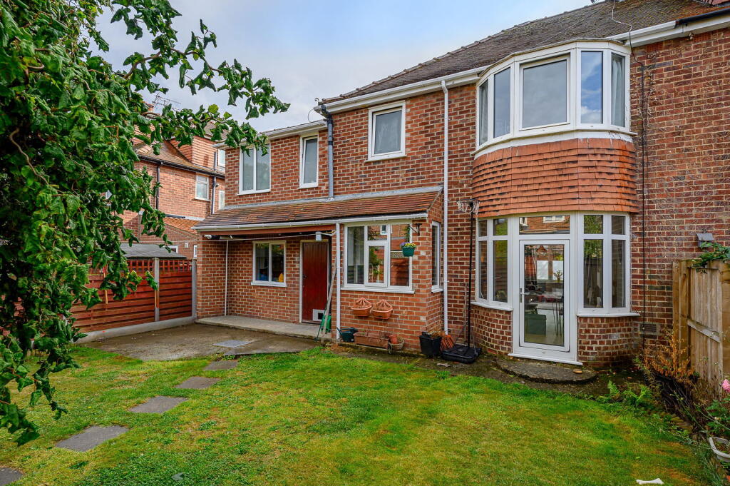 47, Middlethorpe Grove, York, YO24 1LE photo 3