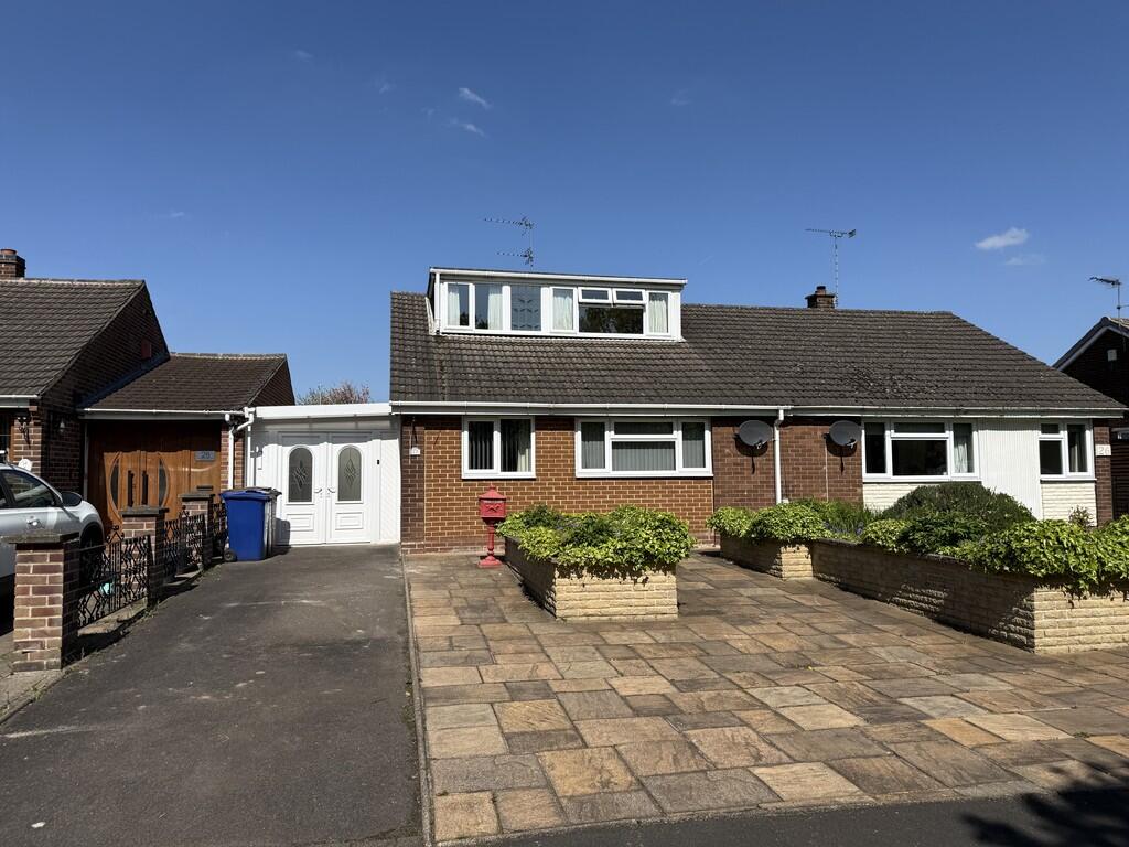 3-bed semi-detached on Bladon View, Stretton, £237,500