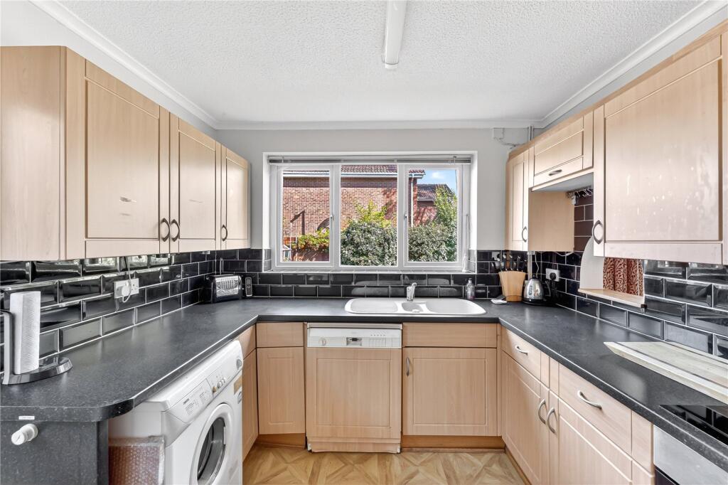 Byron Crescent, Flitwick, Bedfordshire, MK45 photo 2