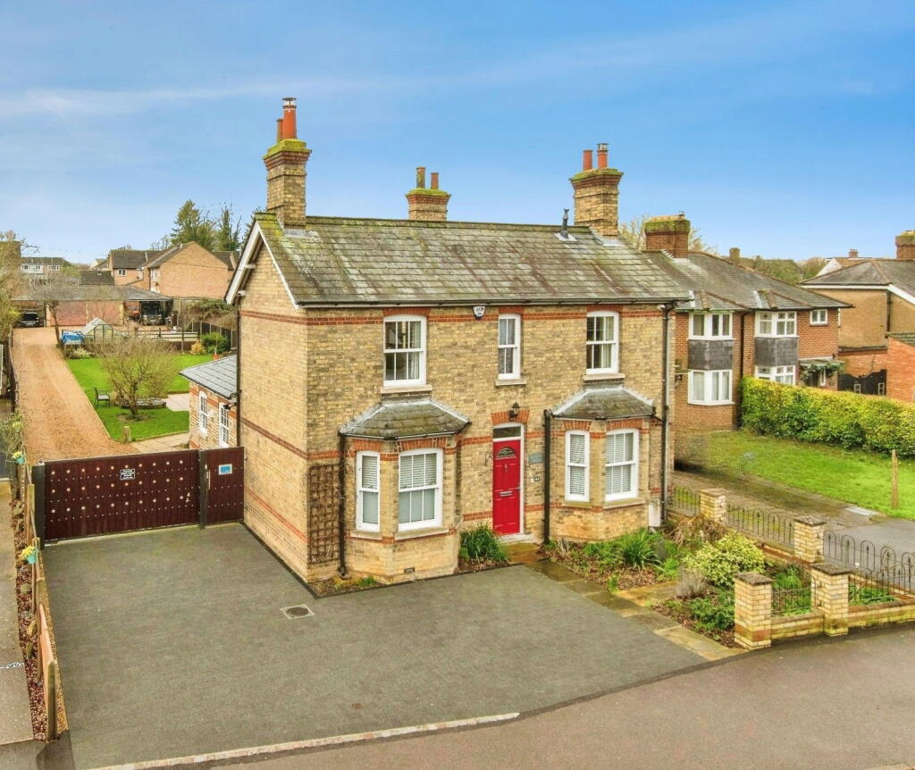 Main image of property: Stotfold Road, Arlesey, SG15 6XT