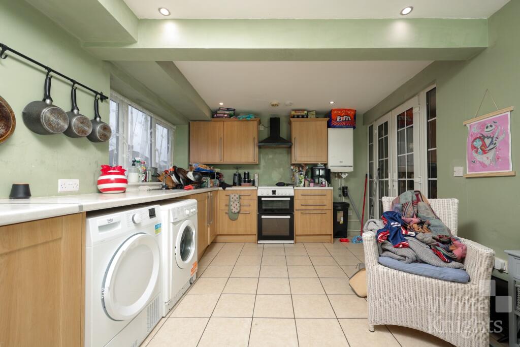 Blandford Road, Reading, Berkshire, RG2 8RW photo 2