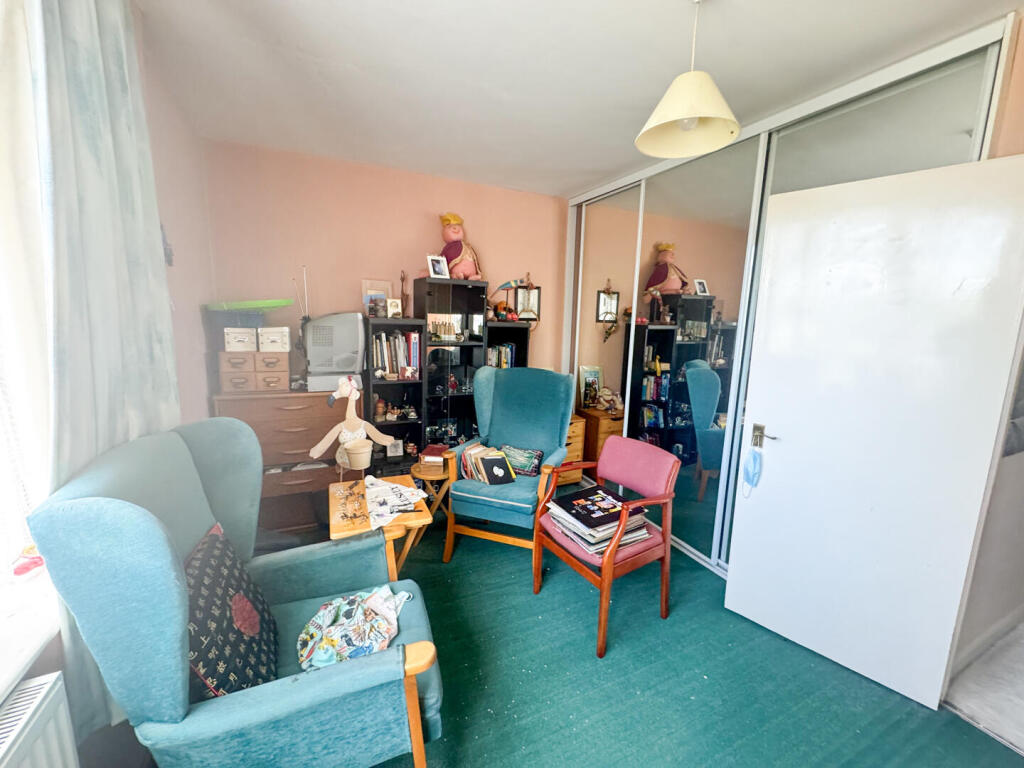 Apartment in Southend-on-Sea, Essex - View 5