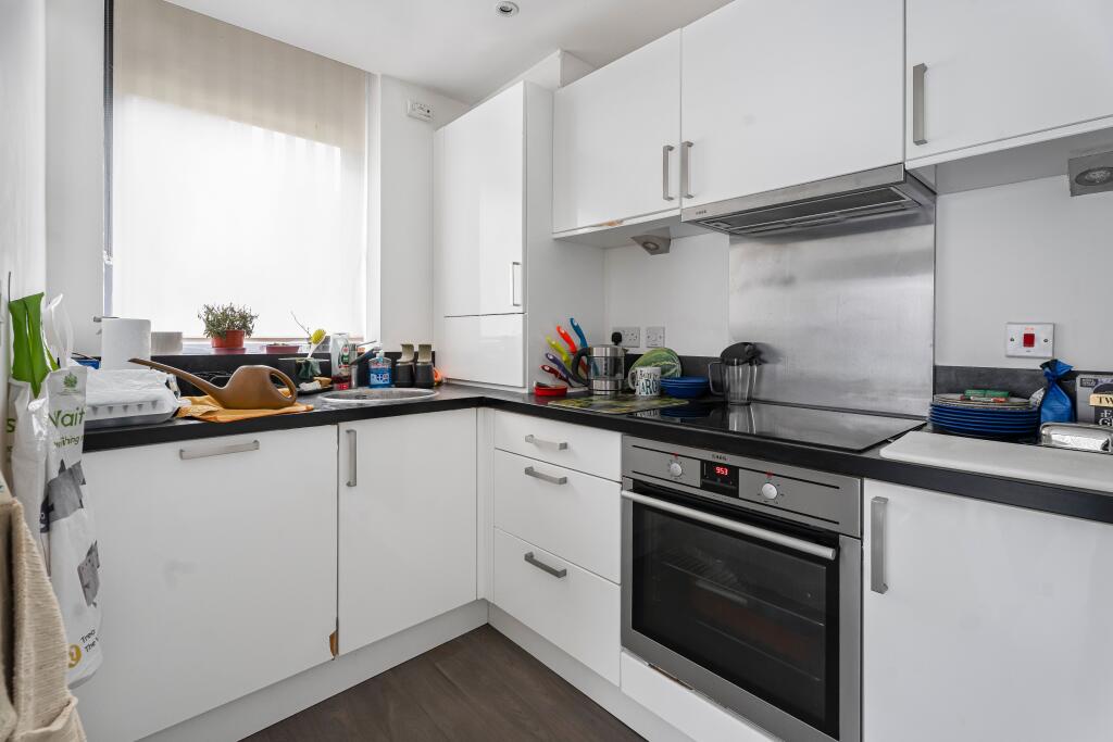 Apartment in St Albans - More