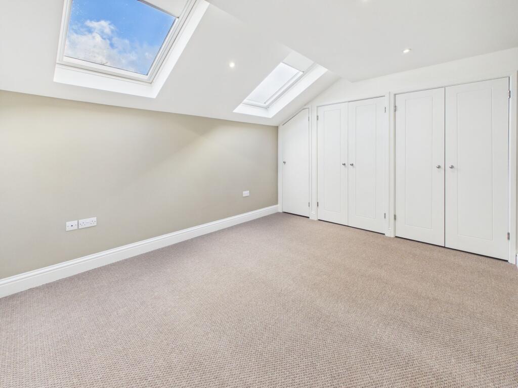 House in Gloucester - View 3