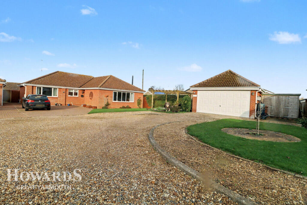 Bulmer Lane, Winterton-on-Sea photo 3