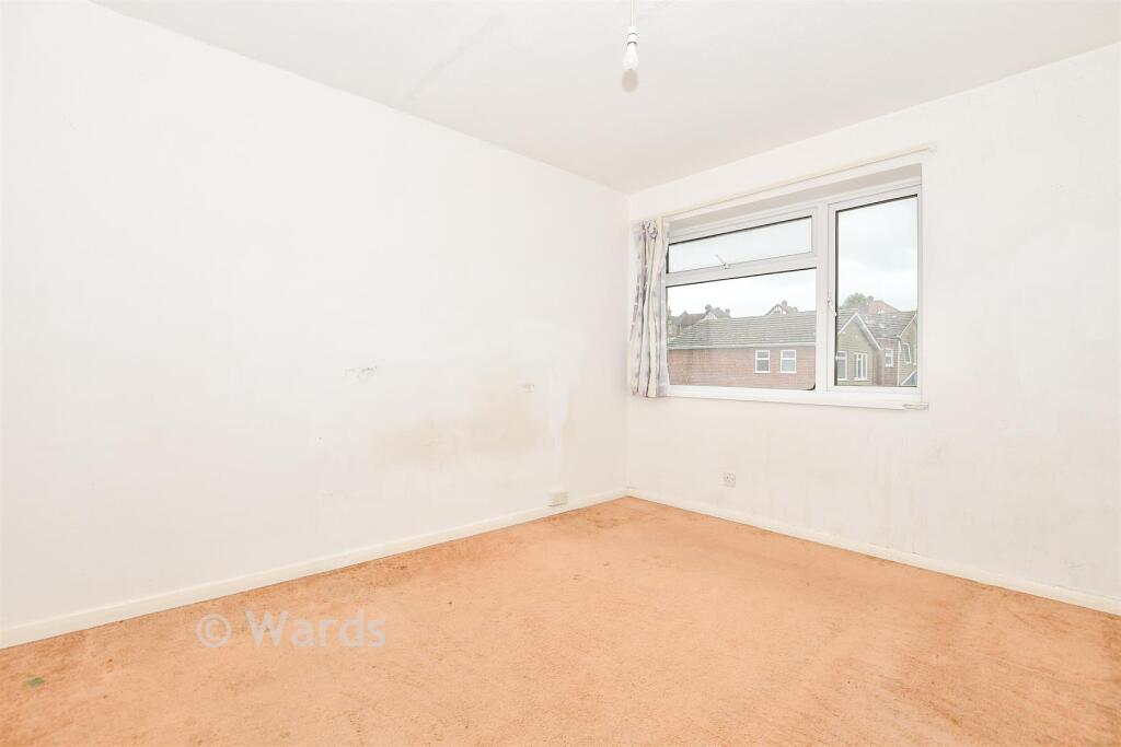 Dixon Close, Maidstone, Kent photo 4