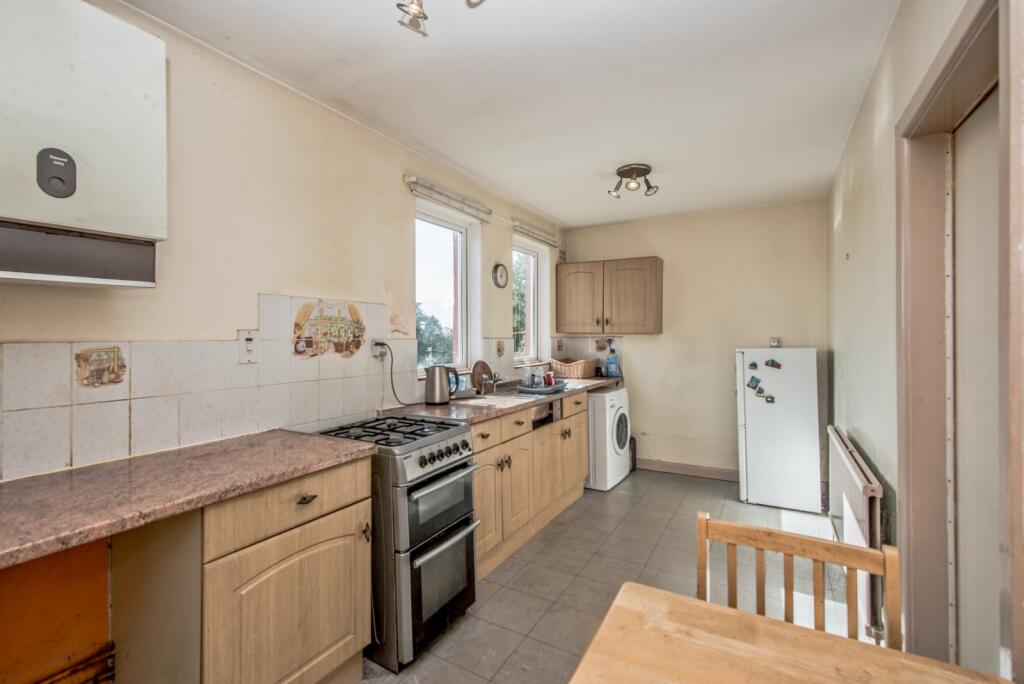 Shirley Avenue, Wyke, Bradford, BD12 photo 4