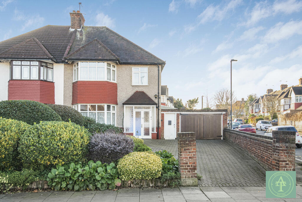 4-bed semi-detached on Ridge Avenue, Winchmore Hill, London, N21, £800,000
