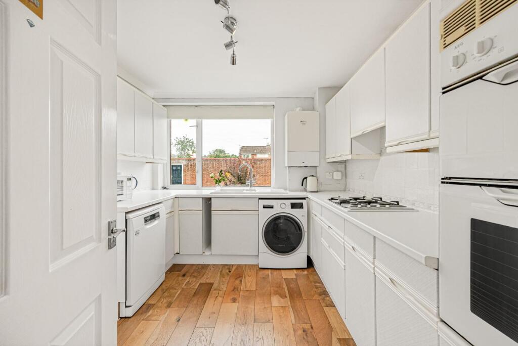 House in Reading, Newtown - More