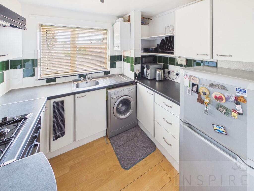 Apartment in Crawley, Worth - View 4