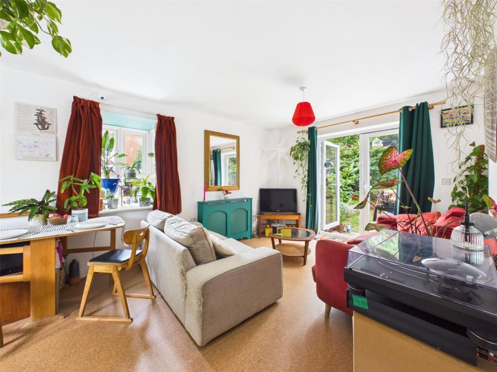 Apartment in Gloucester - View 3
