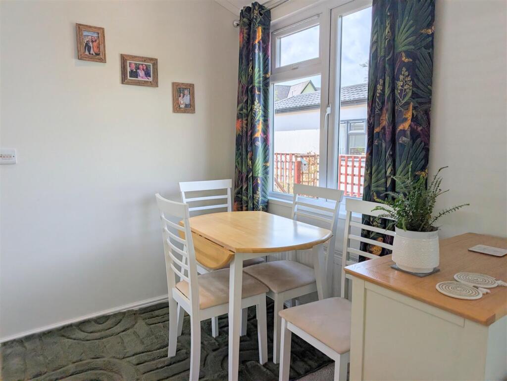 26 Middletown Residential Park, Middletown, Welshpool, SY21 8EX photo 4