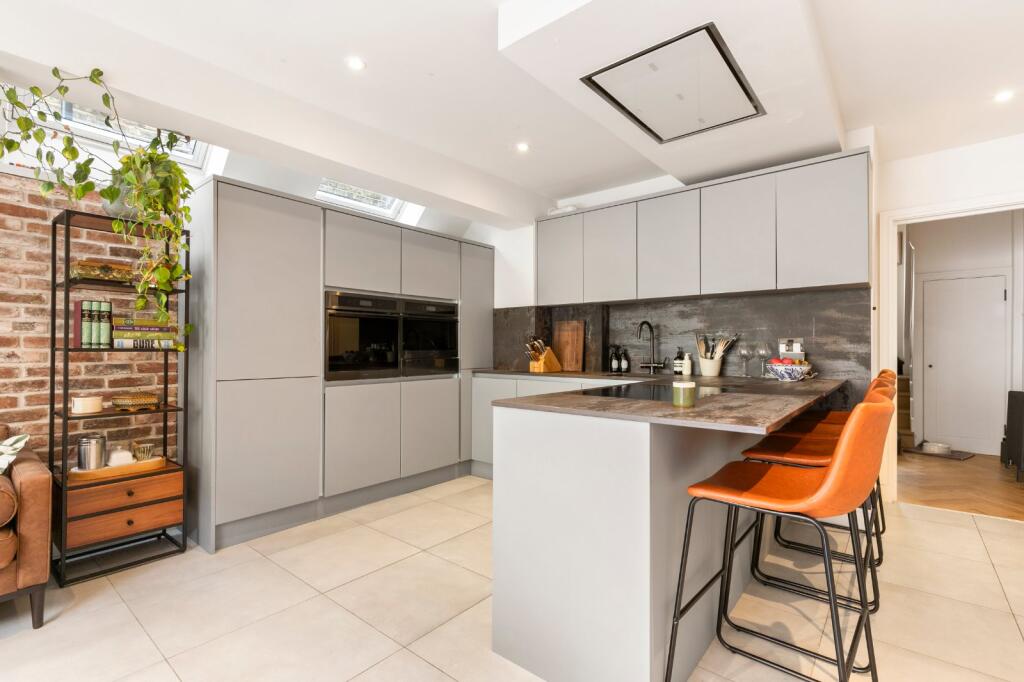 Stephendale Road, Sands End, SW6 - View 3