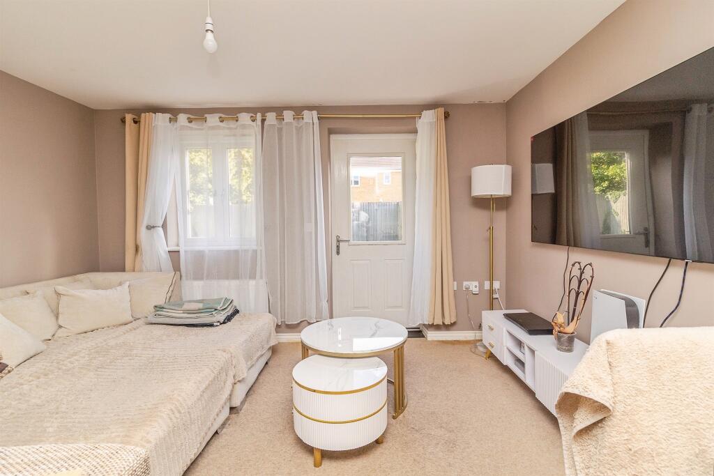 House in Houghton Regis, Central Bedfordshire - View 4