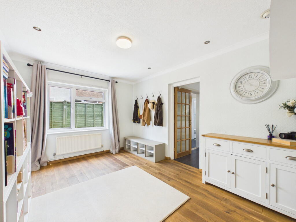 House in Faygate, Durrant's Village, Colgate - View 5