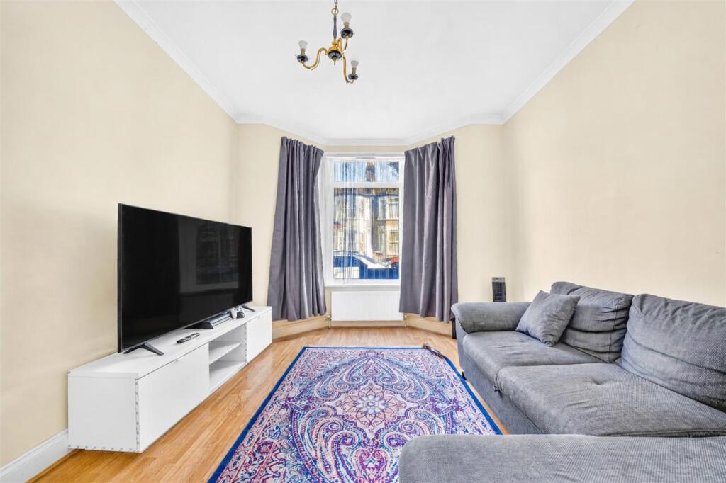 House in London, Upton Park - More