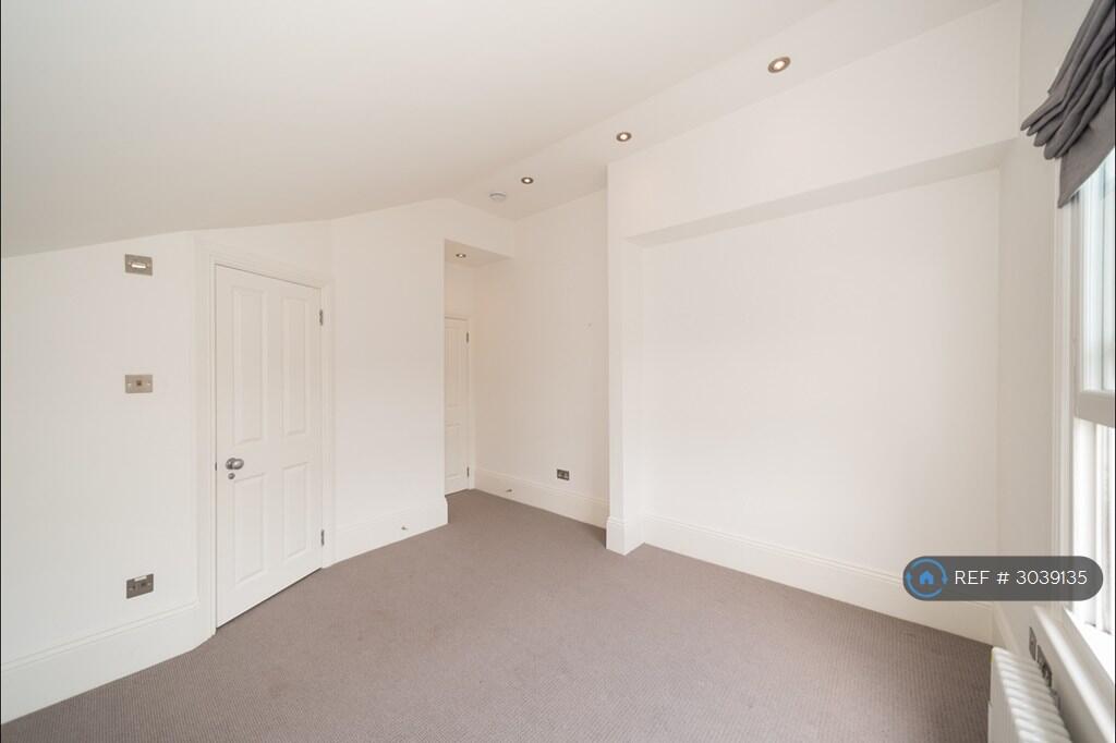 House in London - View 5